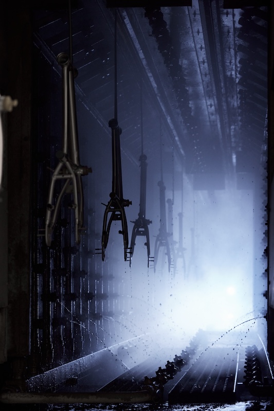 PUKY powders its vehicles in its own factory in Wülfrath. In the four-zone pre-treatment system, optimum starting conditions are created for the subsequent application of the paint.